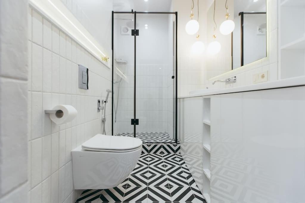 Atlant Luxury Apartments On Golovna Навпроти Тц Депот, Безконтактне Заселення Chernivtsi Exterior foto